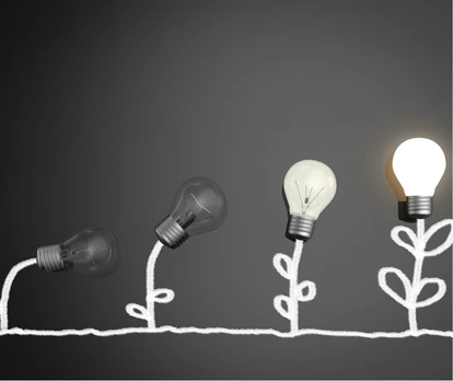 Foco brillando mostrando ideas naciendo